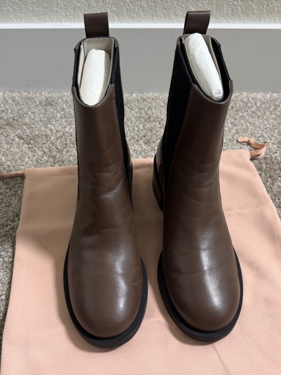 SULLY CHELSEA BOOTIE – On Sale Now with Up to 65% Off  Stuart Weitzman Sully Chelsea Leather Bootie, Brown, Size 9